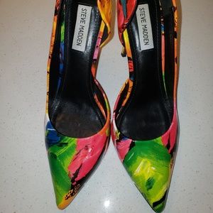 Colorful vibrant heels!! 💕